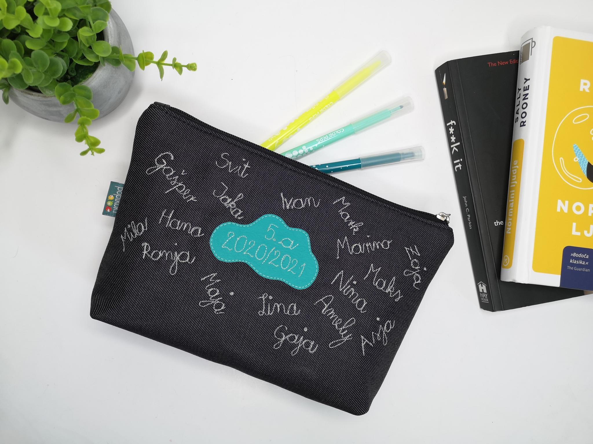 Popikoki toaletna torbica z všitimi podpisi učencev